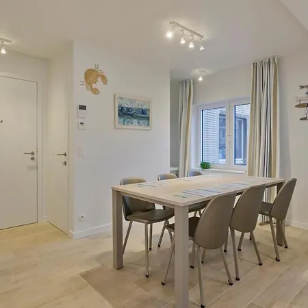 Huswell - Stunning At The Beachfront Of *