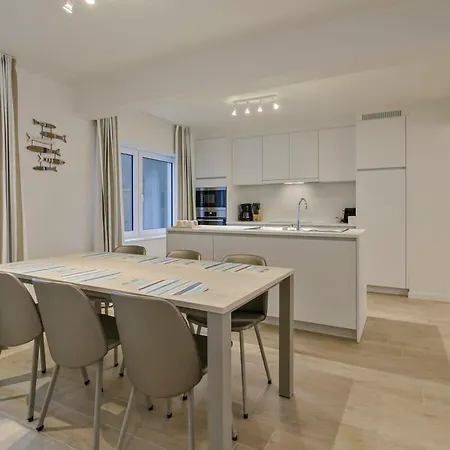Appartement Huswell - Stunning At The Beachfront Of De Haan