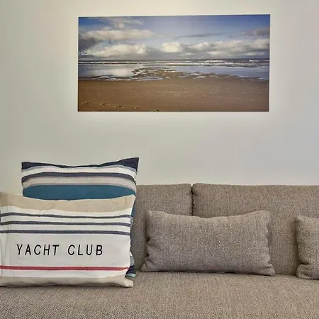Appartement Huswell - Stunning At The Beachfront Of De Haan